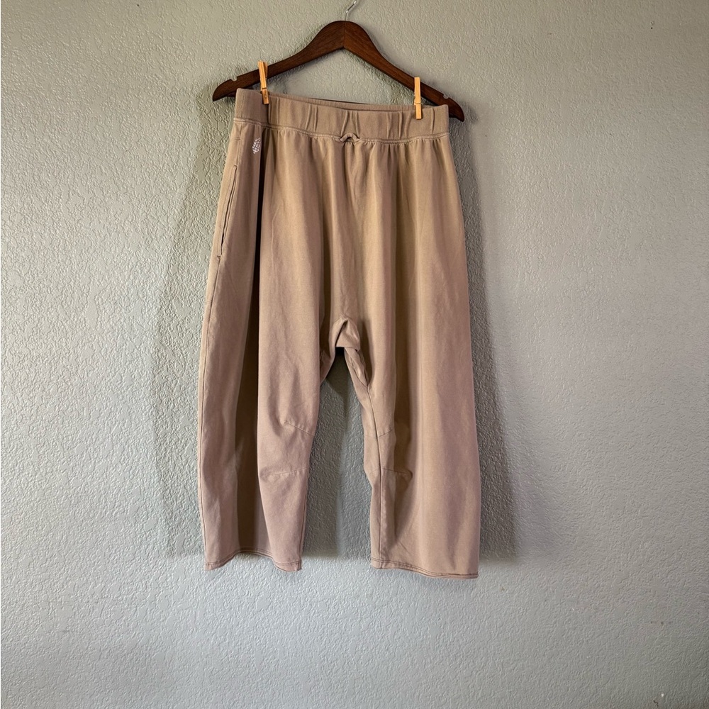 Free People Movement hot shot pants - Picture 2 of 5